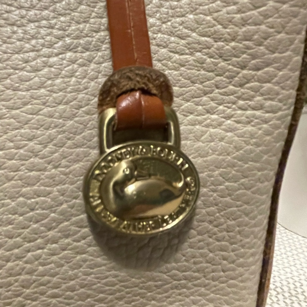 Vintage Dooney and Bourke Purse. Cream Color with Brown Trim. - Picture 10 of 13